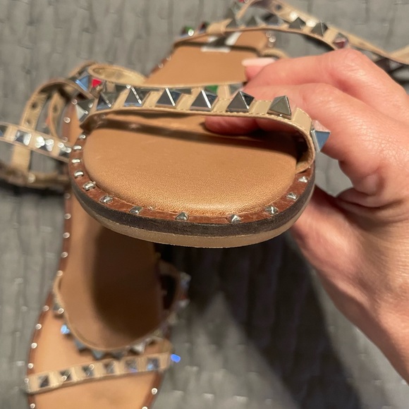 Steve Madden Travel Tan Sandal - Picture 3 of 4